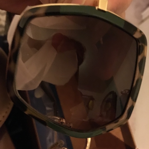 Sunglasses - Picture 4 of 5